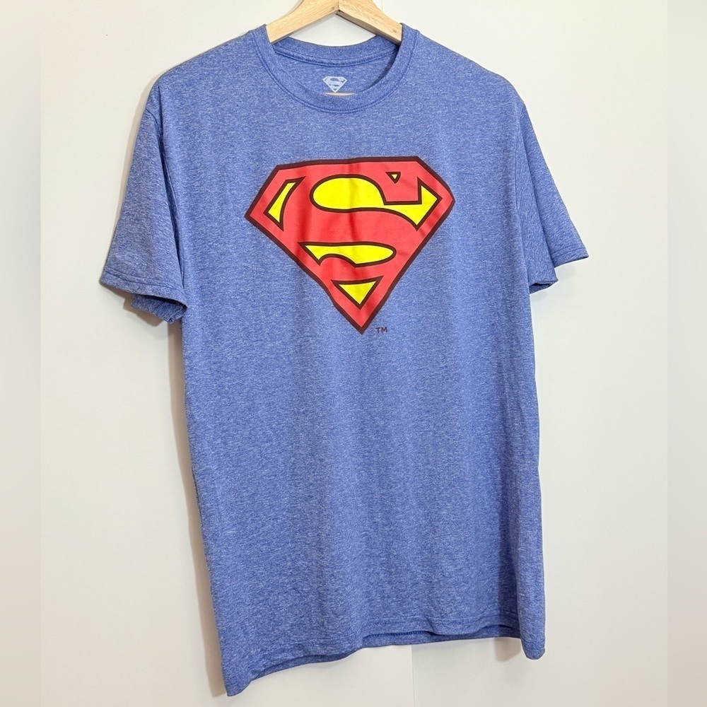 SUPERMAN men’s blue crewneck tee M 
Casual shirt
